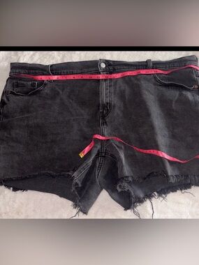 Ladies Old Navy Black Distressed Denim Cutoff Shorts 22